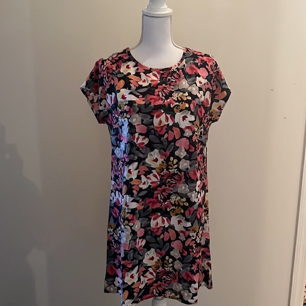 𝅺NWOT Shein Colorful Short Sleeved Floral Mini Dress.  Size Medium